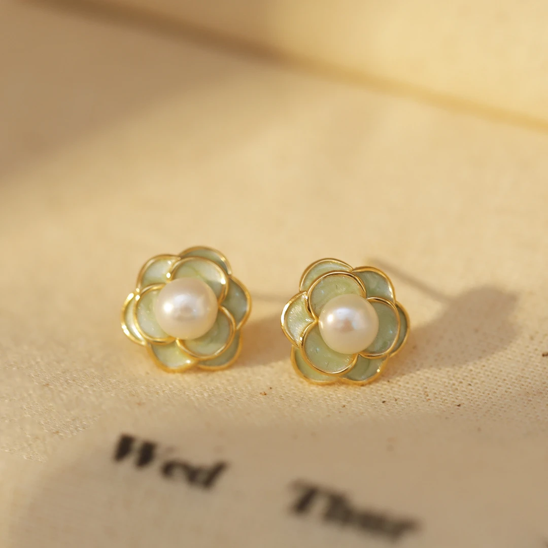 铜合金耳饰 《货号9010》滴油珠珠浅绿山茶花耳钉