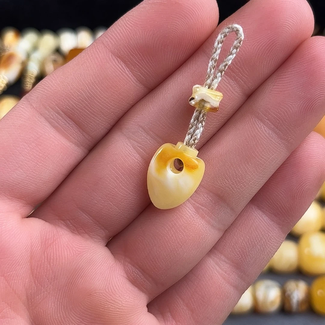 蜜蜡未镶嵌珠宝奇石