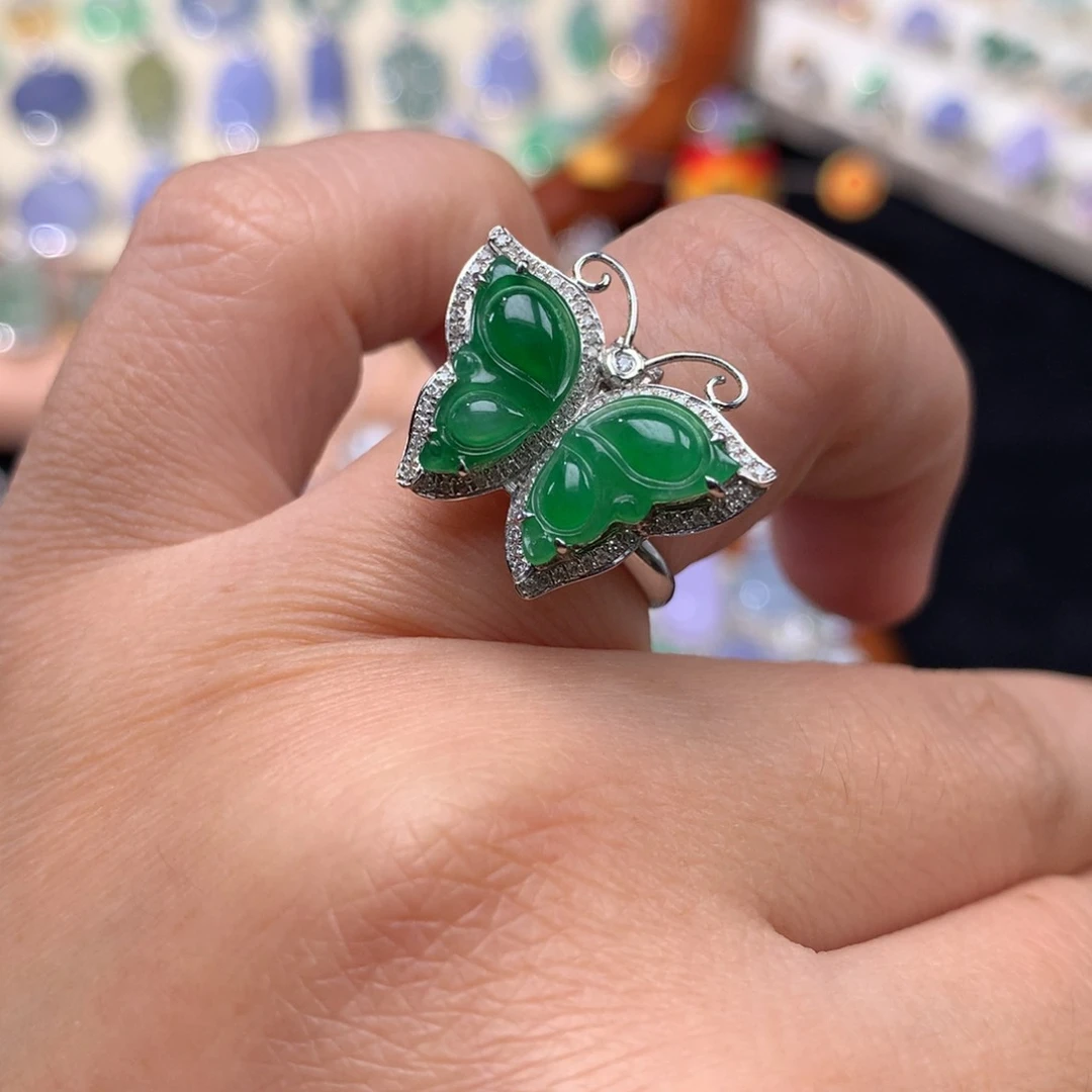 18K金镶嵌戒指翡翠蝴蝶两用款