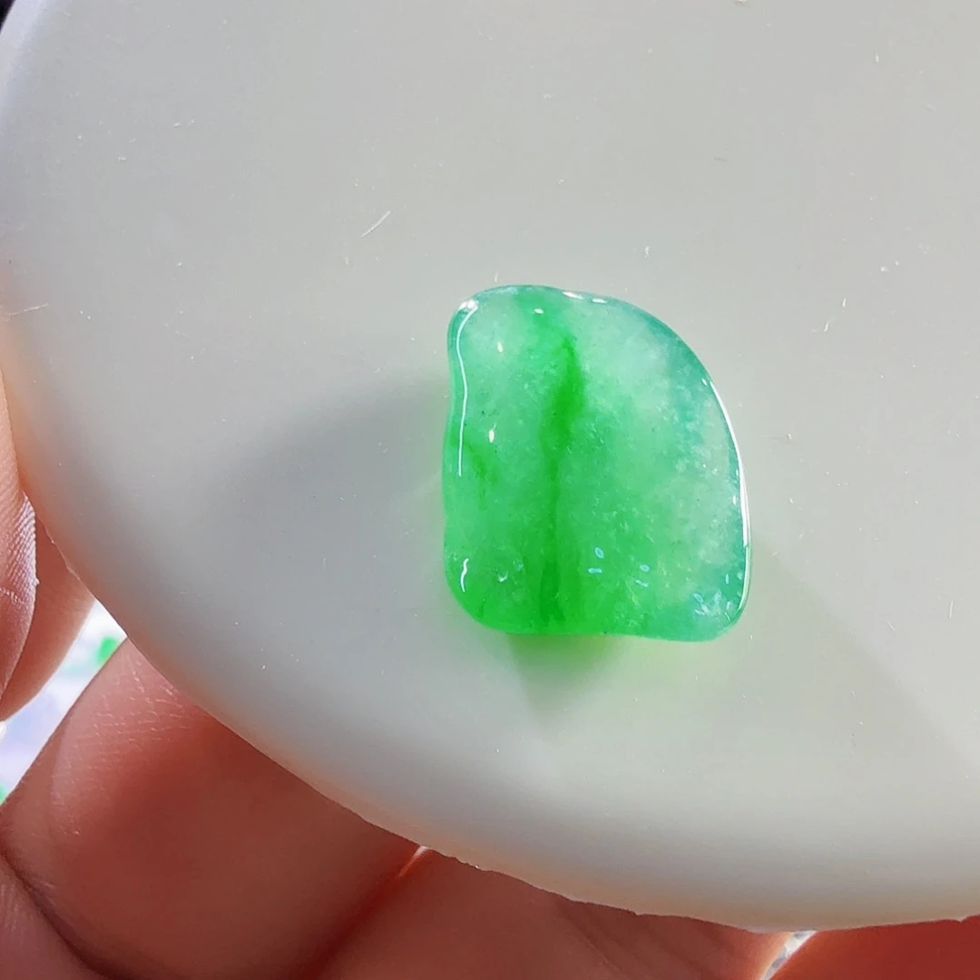 翡翠未镶嵌颈饰裸石