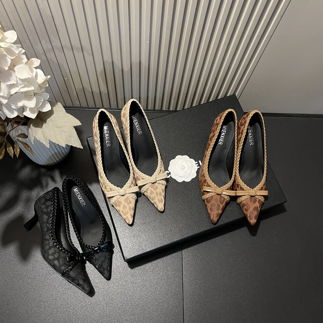 2025春新款豹纹蝴蝶结拼接网红时尚时尚爆款法式尖头浅口高跟鞋