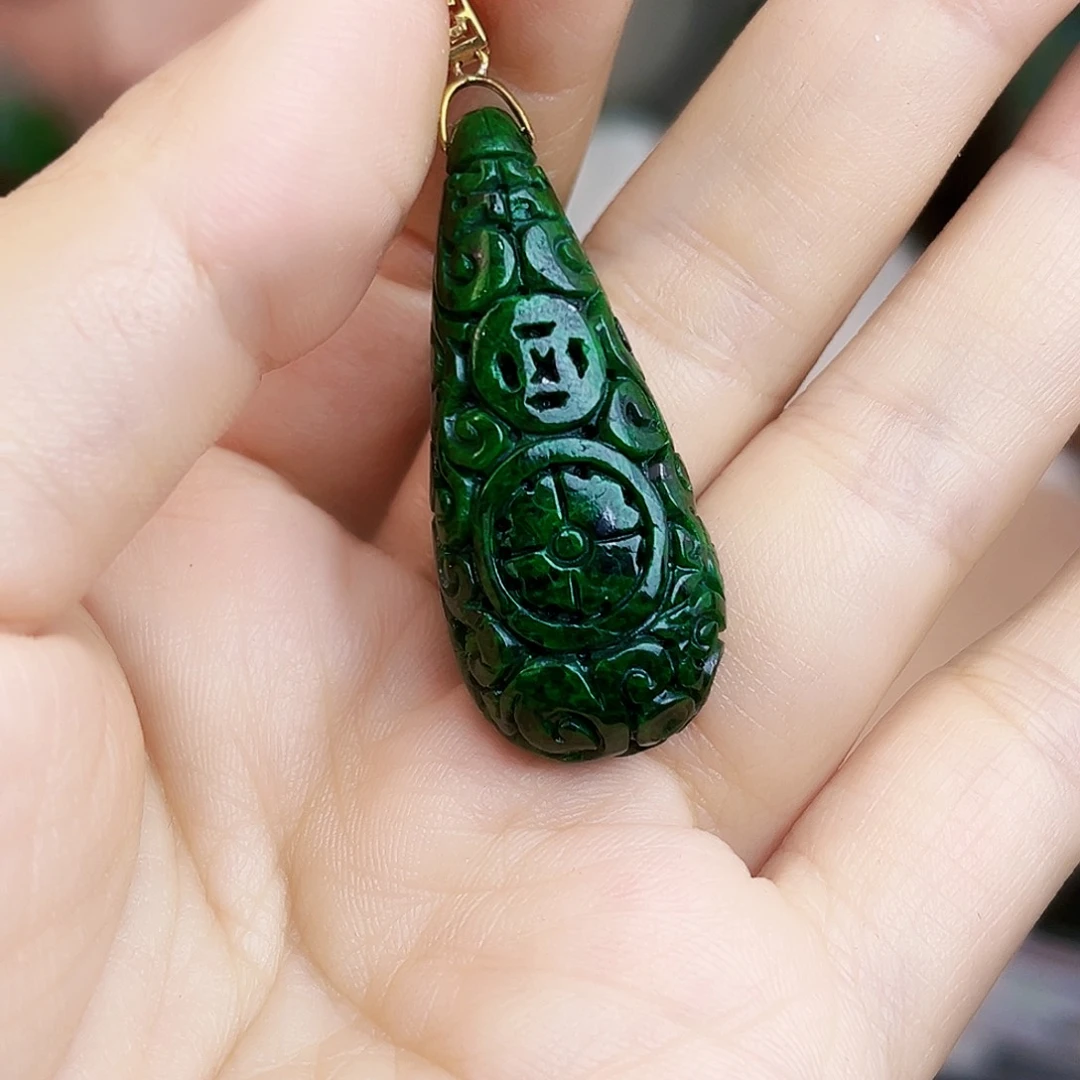 翡翠18K金镶嵌颈饰多样性