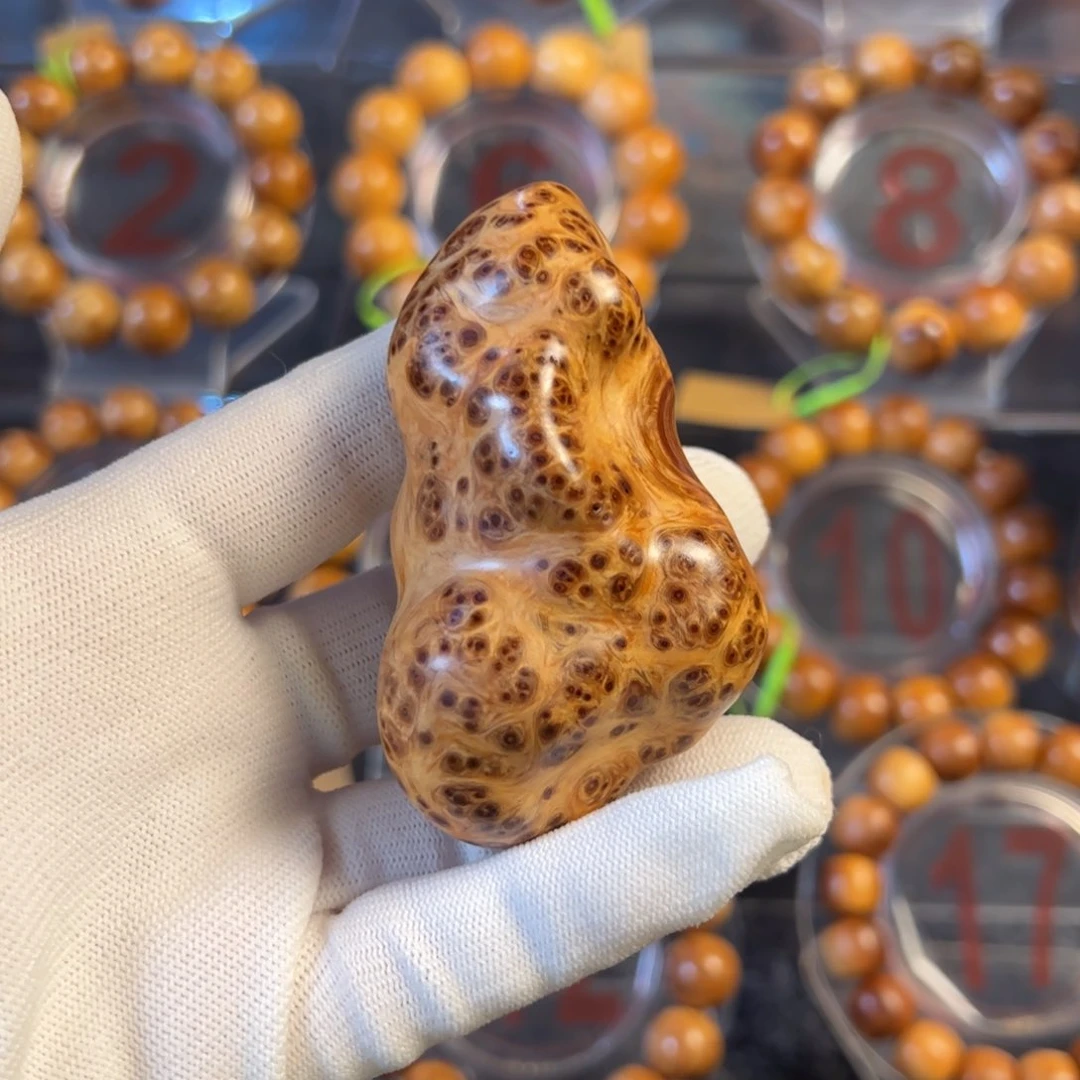 柏木王*生太行崖柏把件