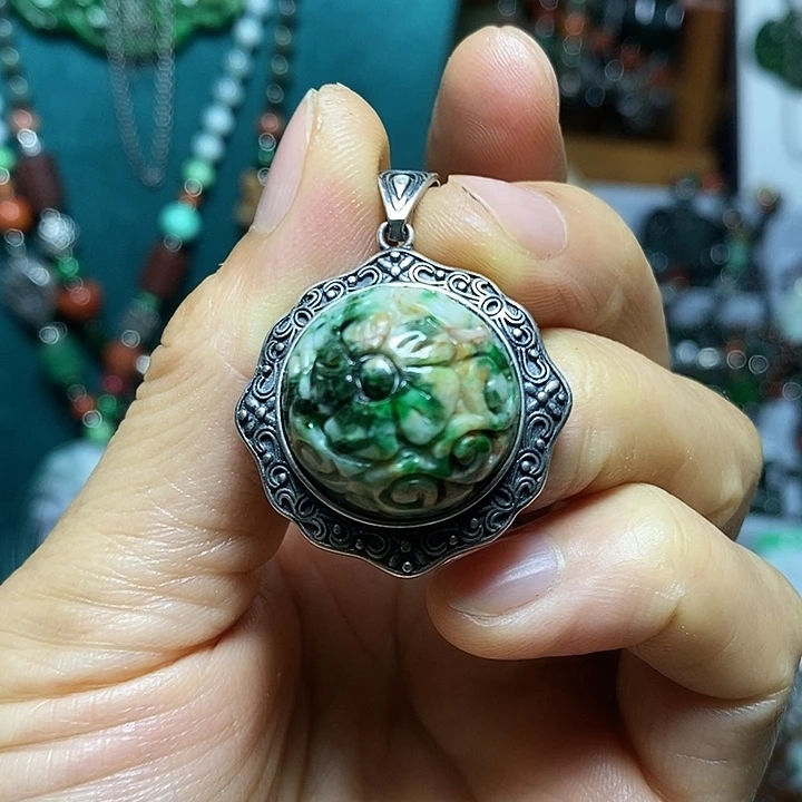 翡翠未镶嵌吊坠(赠链)