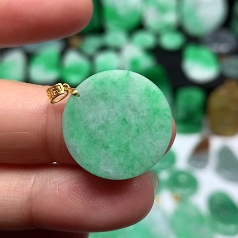 翡翠吊坠(不含链)18K金镶嵌
