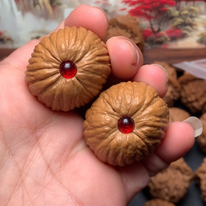 文玩核桃吊坠镶嵌猴头元宝