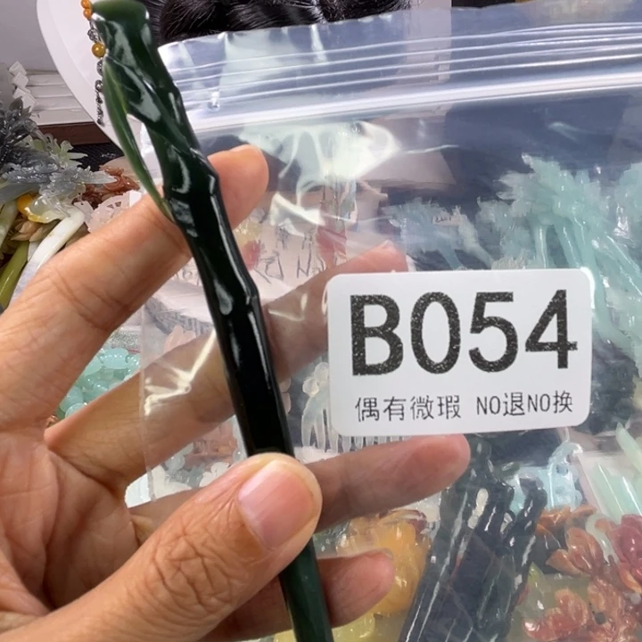 未镶嵌岫玉耳钉h****6