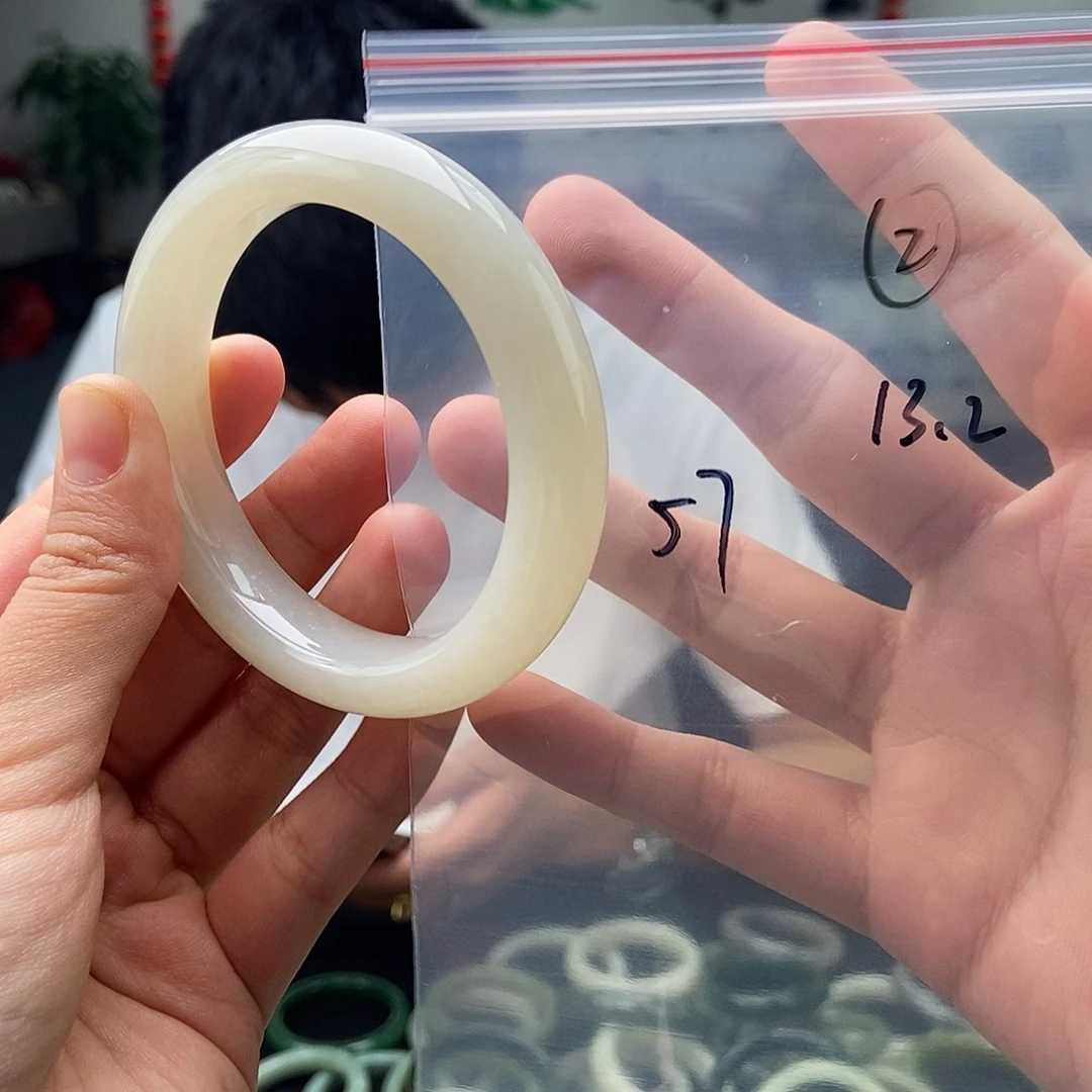 和田玉手镯未镶嵌颜色多样性发拍一发一