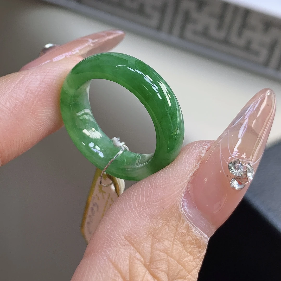 天然缅甸翡翠玉戒指 12号 满绿辣绿色翡翠戒圈尺寸16.1-5.9-3.5mm