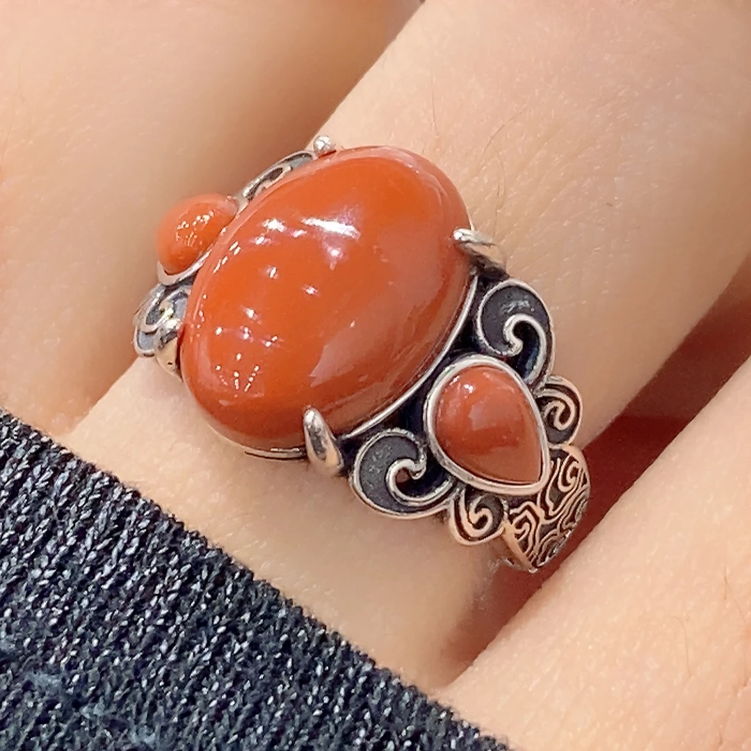 个性重工小辣椒椭圆南红戒指