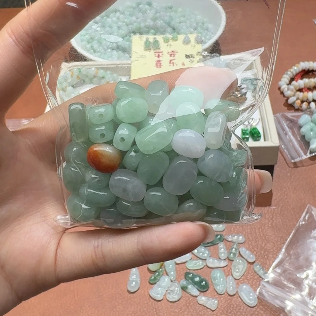 未镶嵌挂件翡翠福利1个，不包邮，拍邮费发货