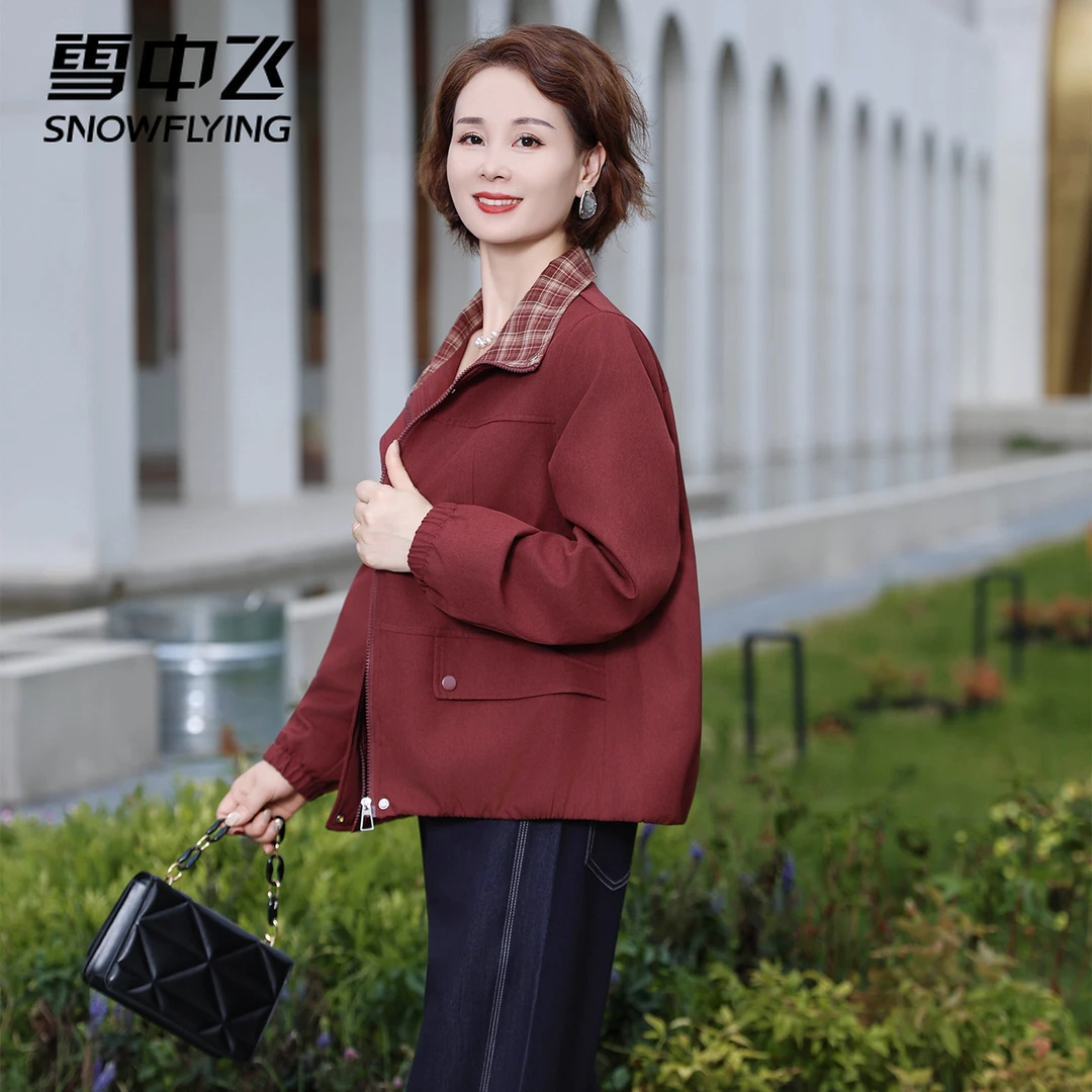 雪中飞妈妈春秋装外套短款2025新款中老年奶奶秋季小个子上衣H