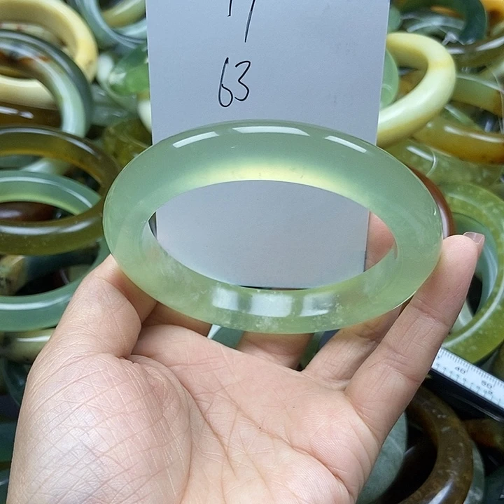 未镶嵌手镯透闪石质玉