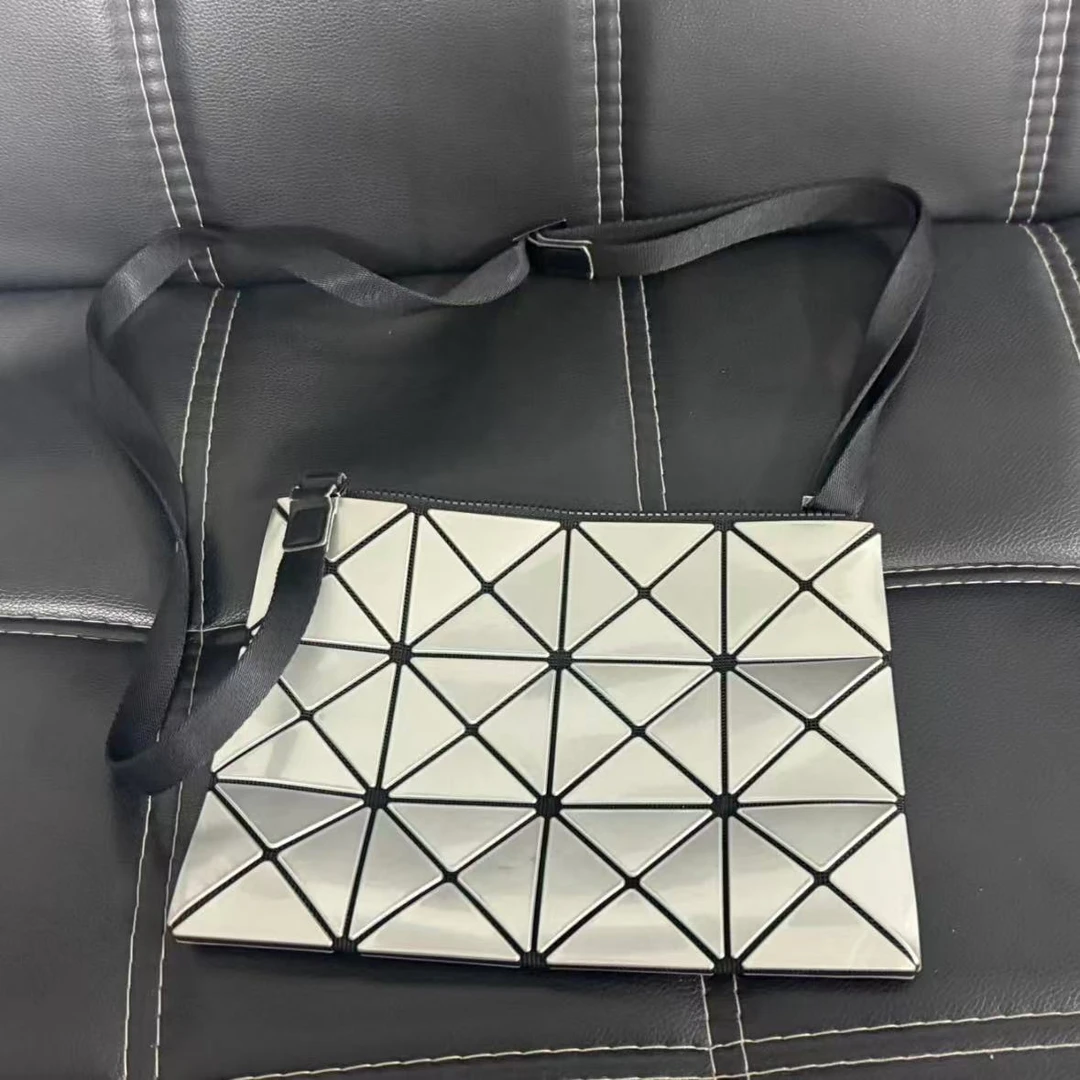 95新 Issey Miyake/三宅一生 单肩包/092029