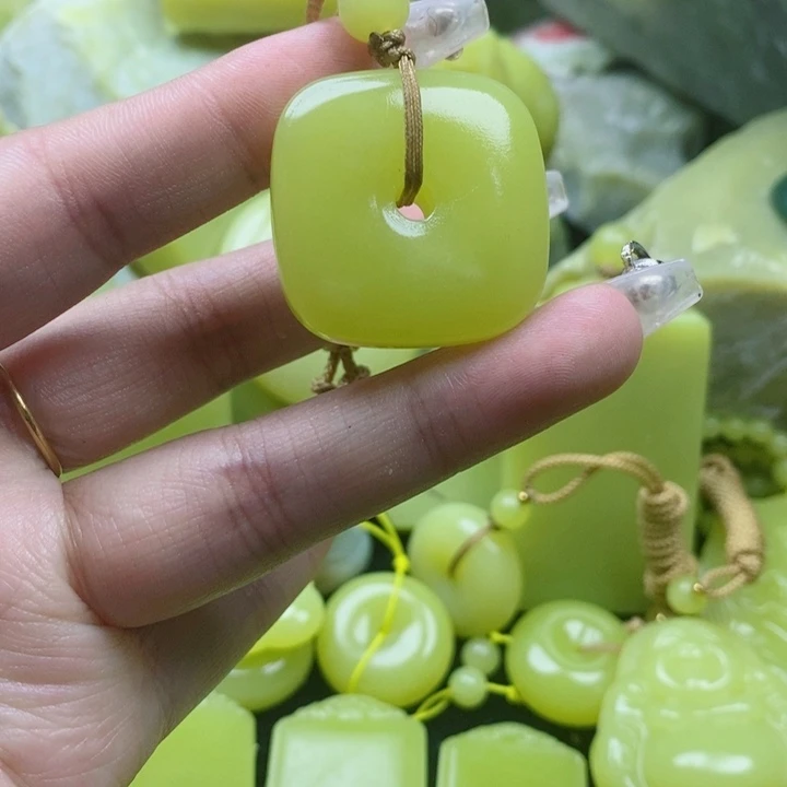 牧***童布新疆黄玉小方扣