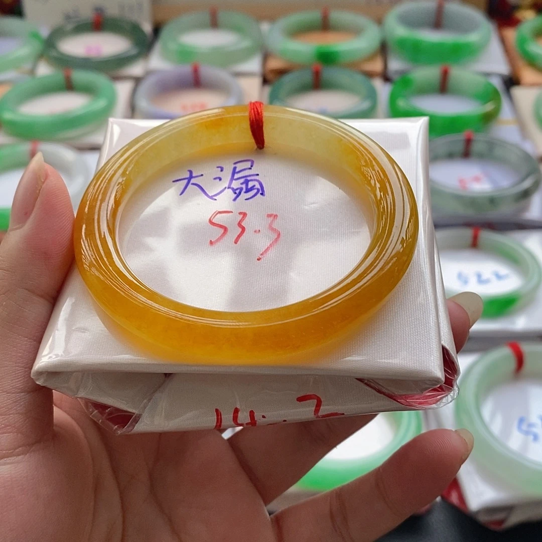用***9翡翠未镶嵌手镯分单