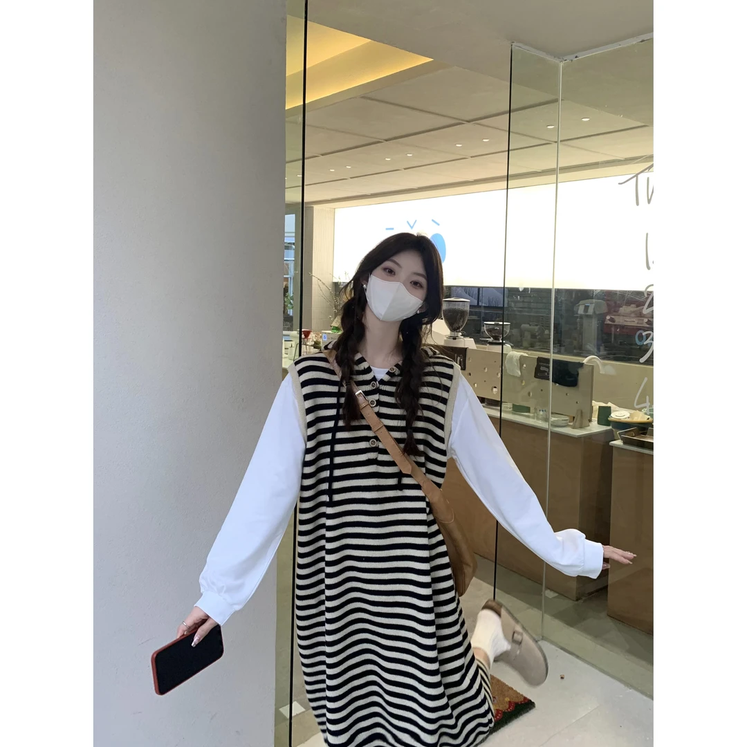 2025秋季新款复古风设计感条纹撞色连帽纽扣长款针织背心连衣裙女