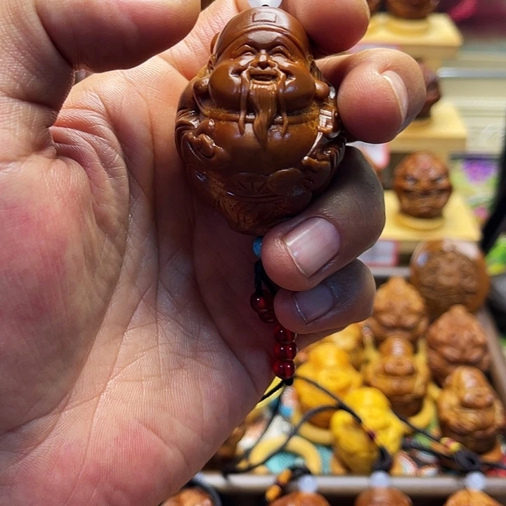 一***、吊坠橄榄核官帽财神手把件