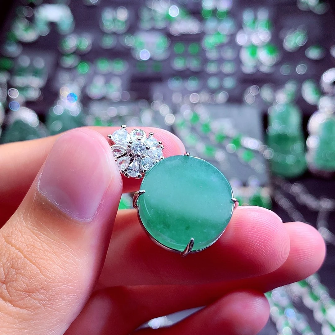 翡翠未镶嵌颈饰挂件