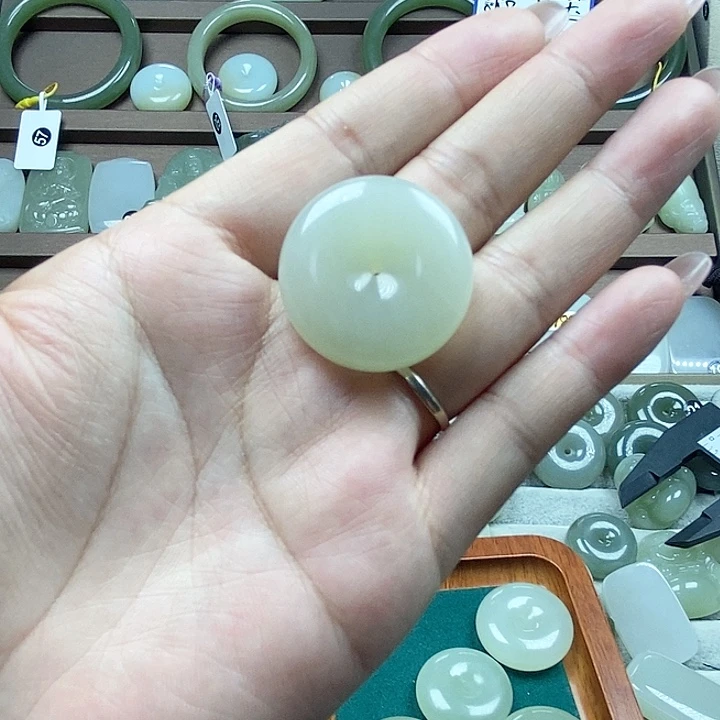 ***鬼颈饰未镶嵌和田玉平安扣2401