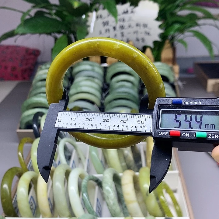 未镶嵌蛇纹石玉手镯66