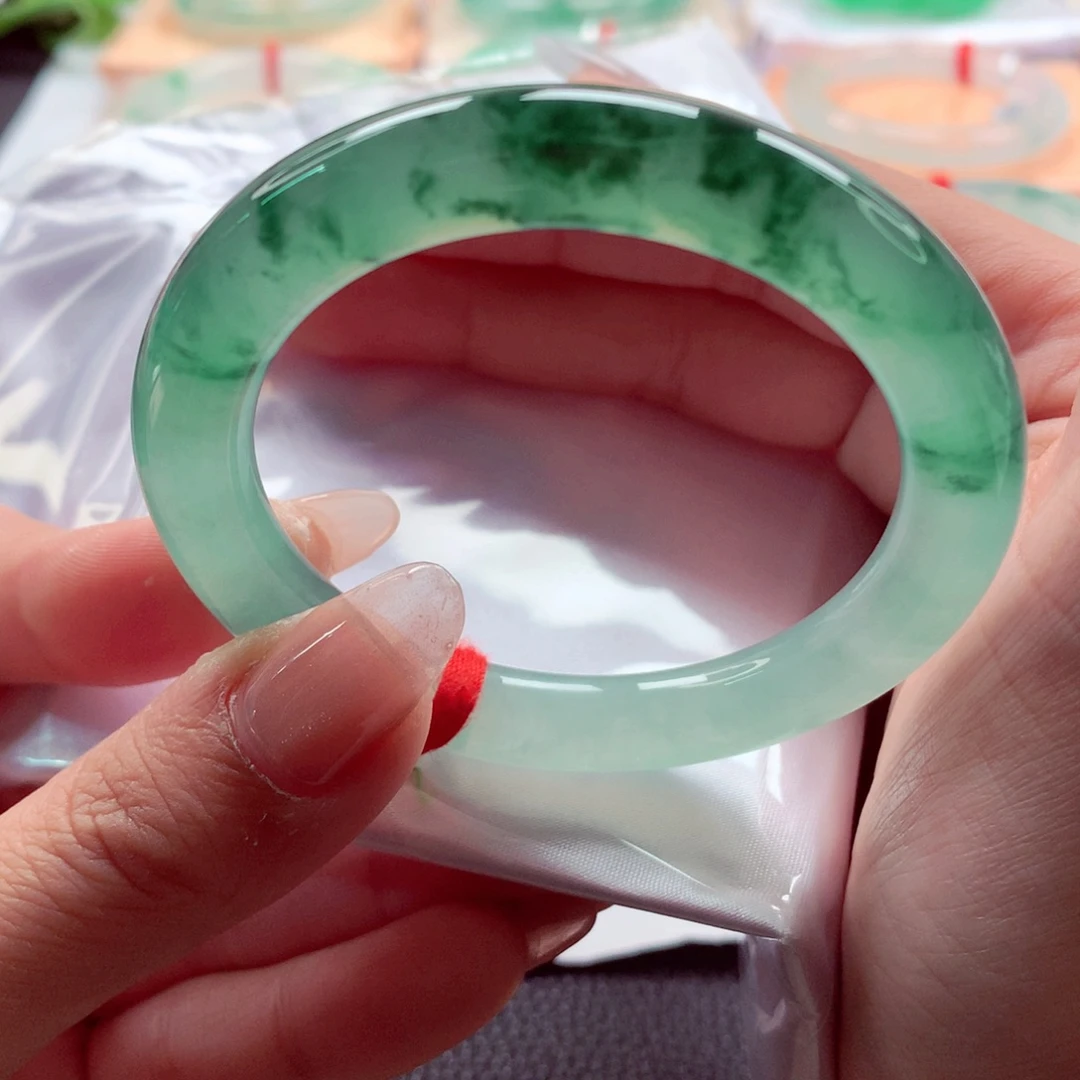 翡翠未镶嵌手镯（圆镯）师妹51新货绿野仙踪炸光