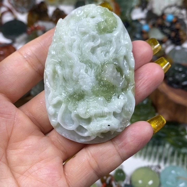 未镶嵌蛇纹石玉吊坠