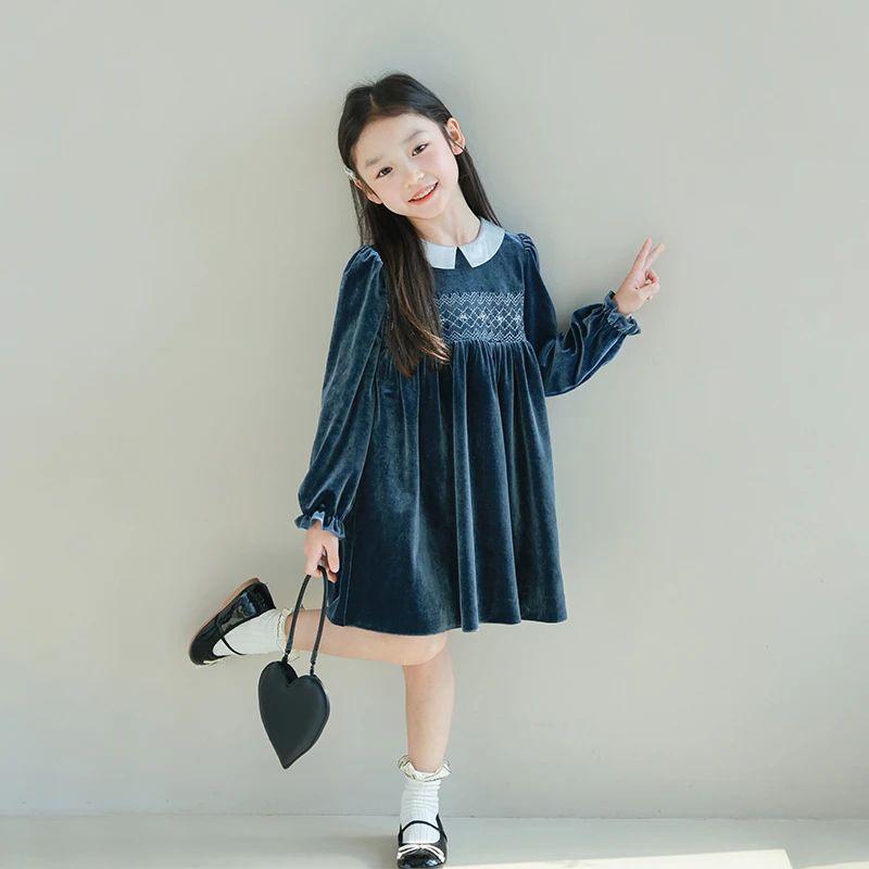 utouto大耳象女童手工绣花丝绒连衣裙2025春季新款儿童2408941