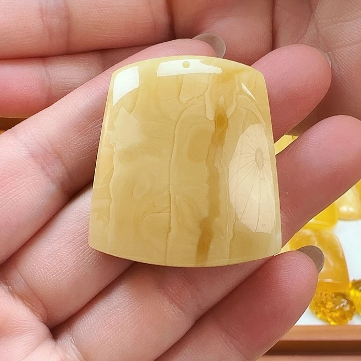 裸石琥珀未镶嵌蜜蜡顶牌