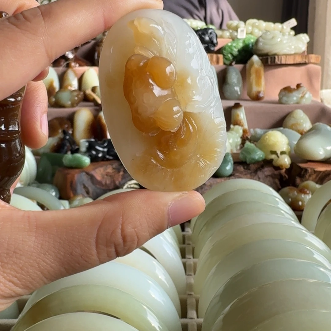 和田玉（糖玉）未镶嵌颈饰