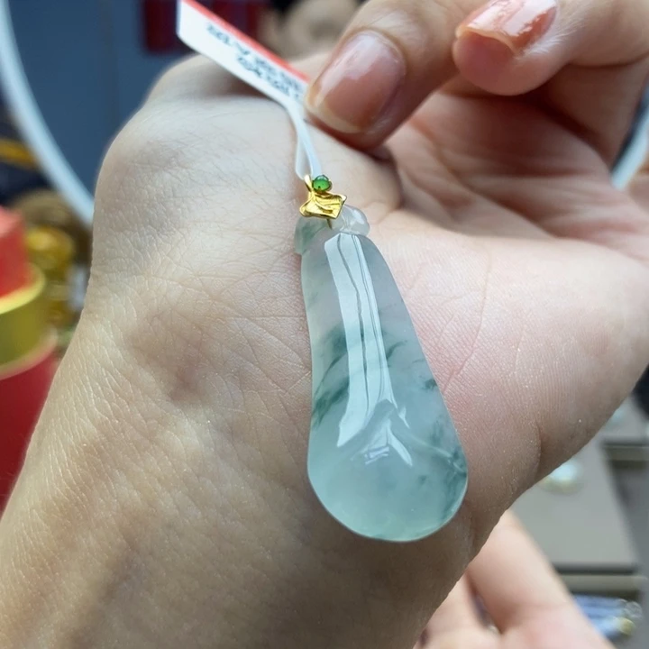 翡翠18K金镶嵌颈饰吊坠74