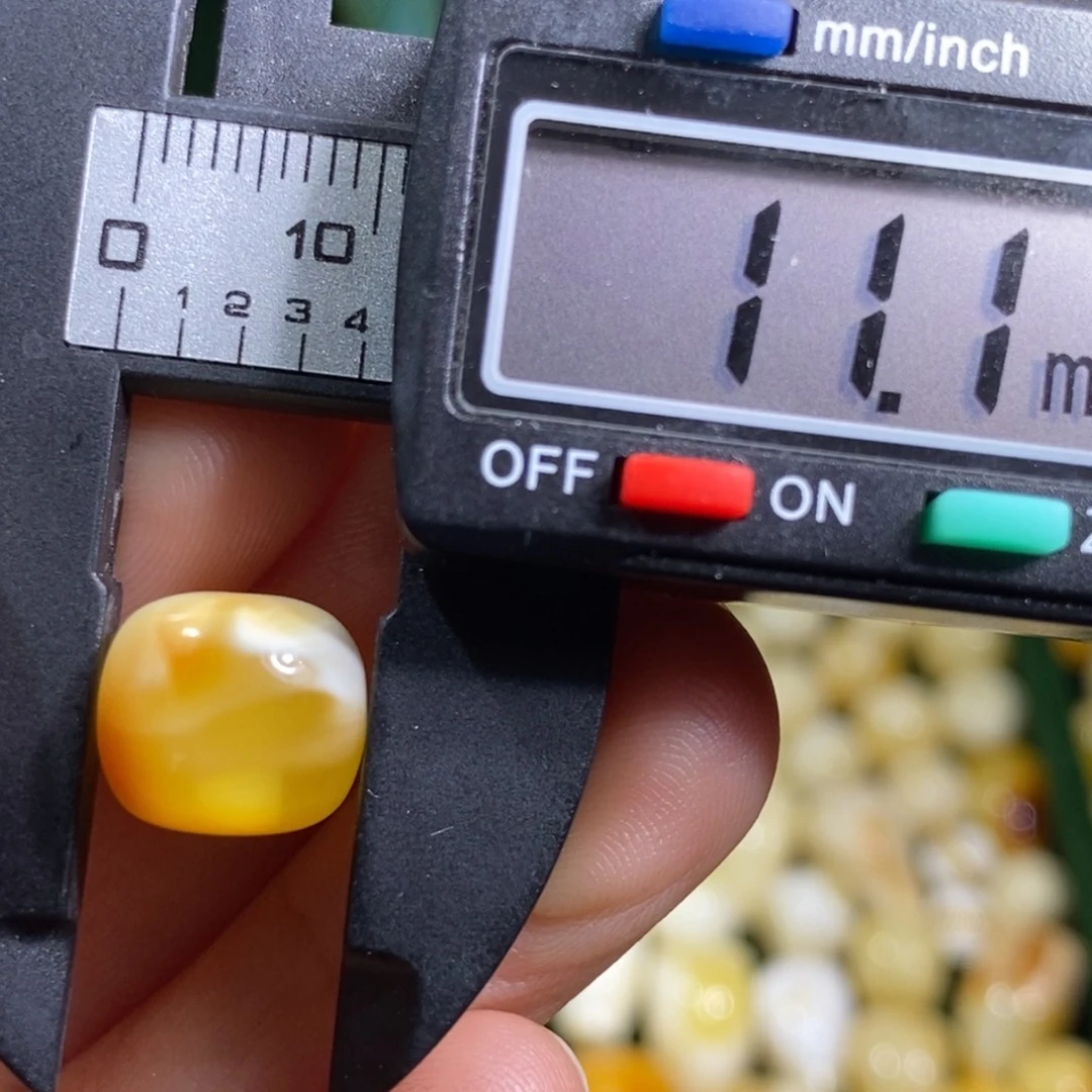 蜜蜡未镶嵌裸石配饰