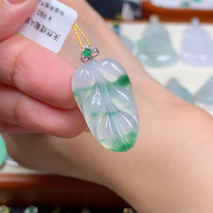 【闪购商品】翡翠18K金镶嵌颈饰叶子