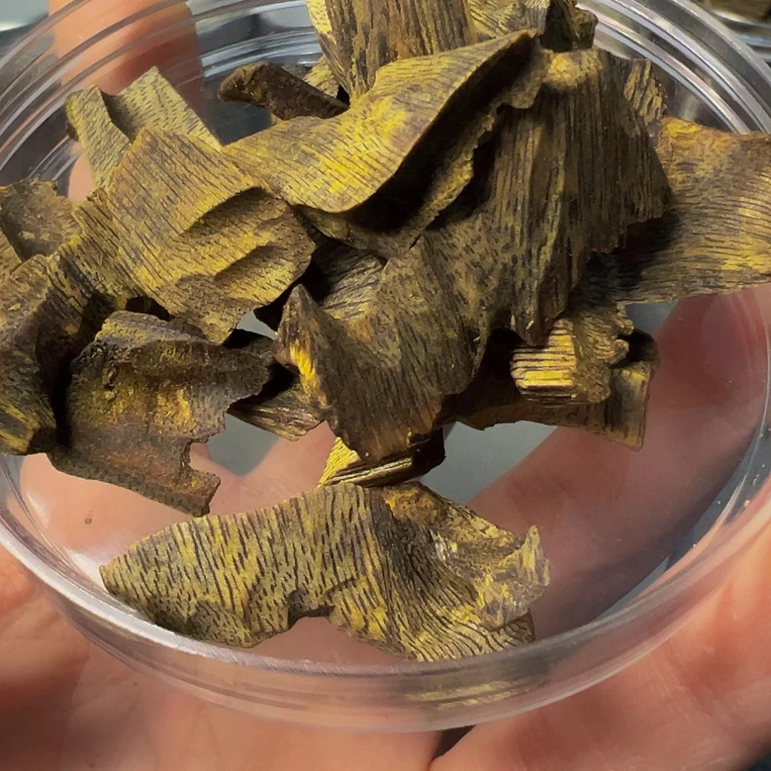 庄***沉香沉香碎屑沉水两面刮15克
