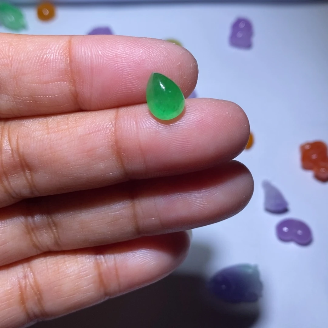 颈饰未镶嵌翡翠六***中