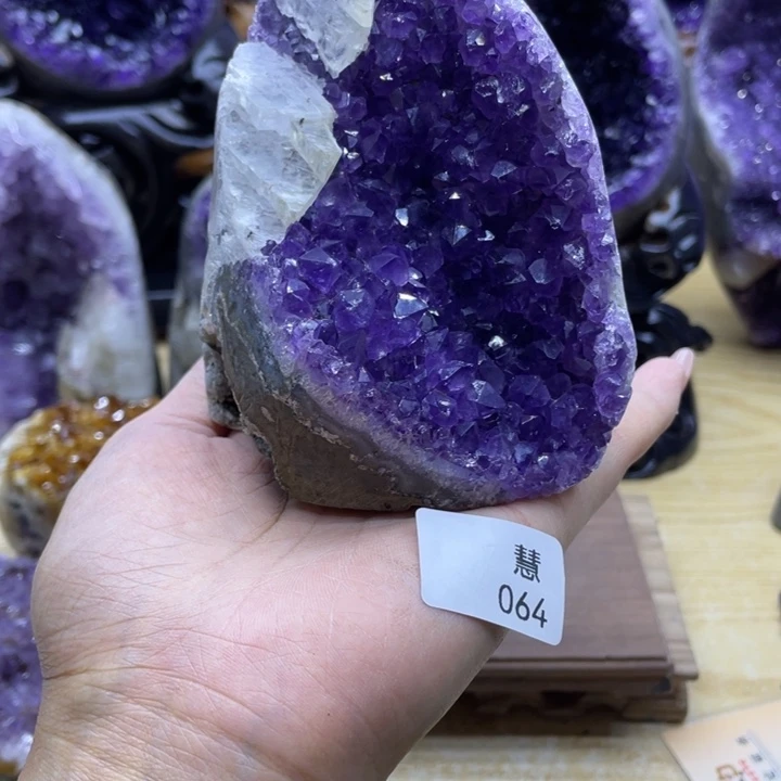 未镶嵌水晶大型摆件（非配饰）