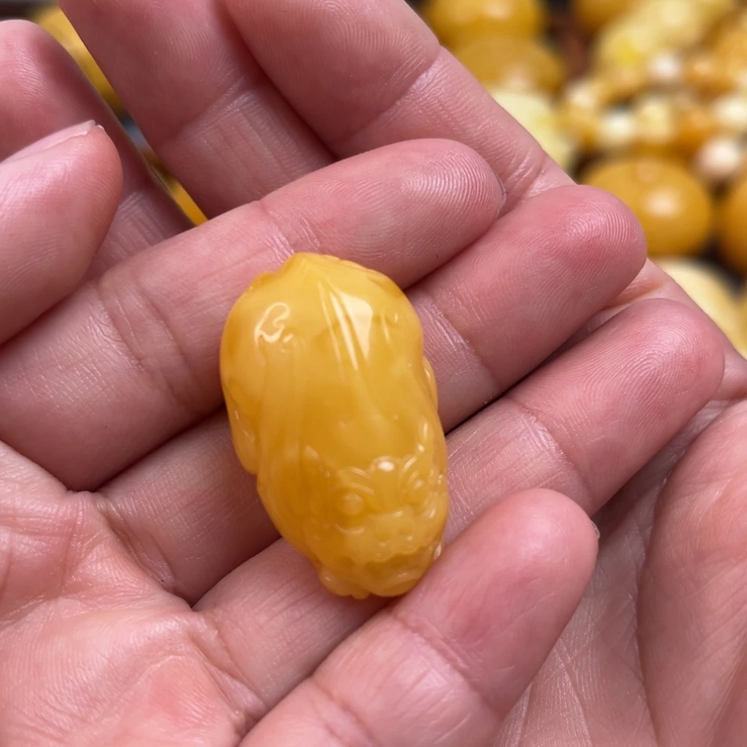 蜜蜡裸石未镶嵌貔貅