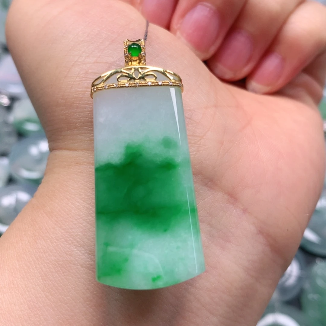 翡翠18K金镶嵌颈饰天然翡翠