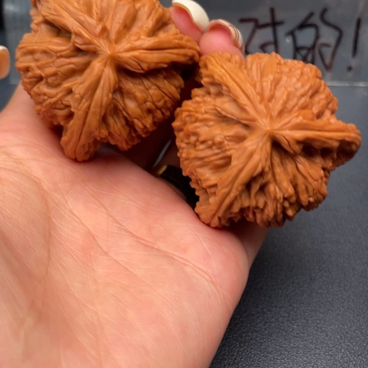 森***林文玩核桃吊坠白狮子