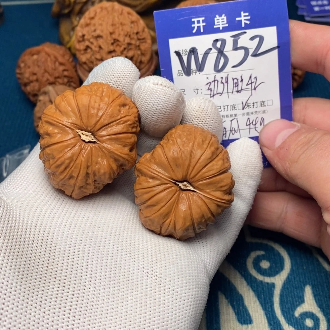 亚***.把件文玩核桃文玩