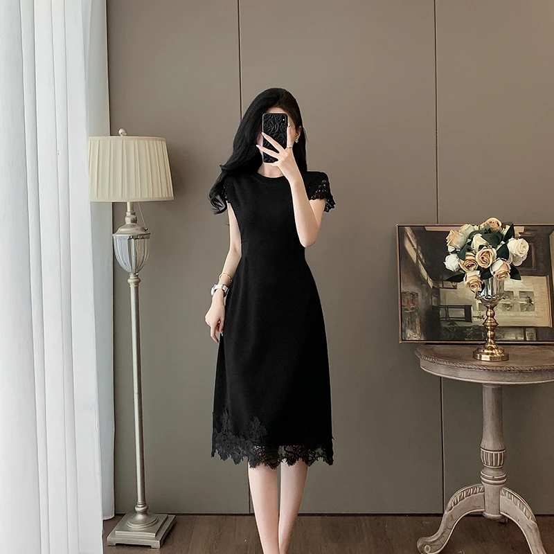 黑色连衣裙宽松显瘦中长款裙子高腰显高气质感蕾丝拼接品质小黑裙