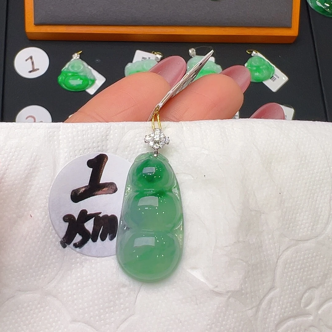 翡翠18K金镶嵌颈饰