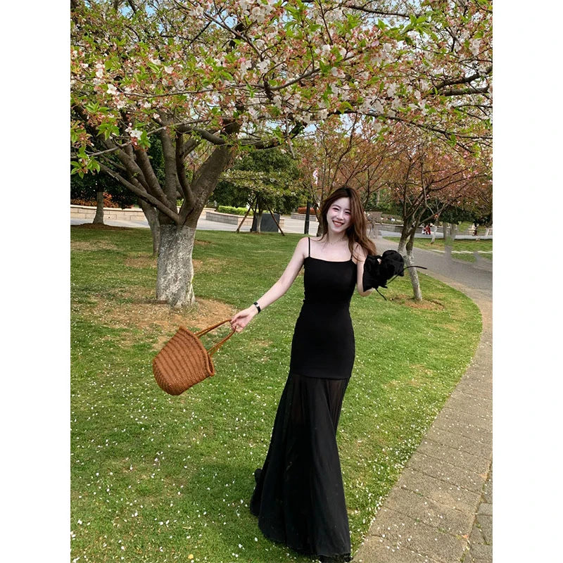 2025秋季新款修身显瘦简约小众百搭时尚气质高级感性感吊带连衣裙