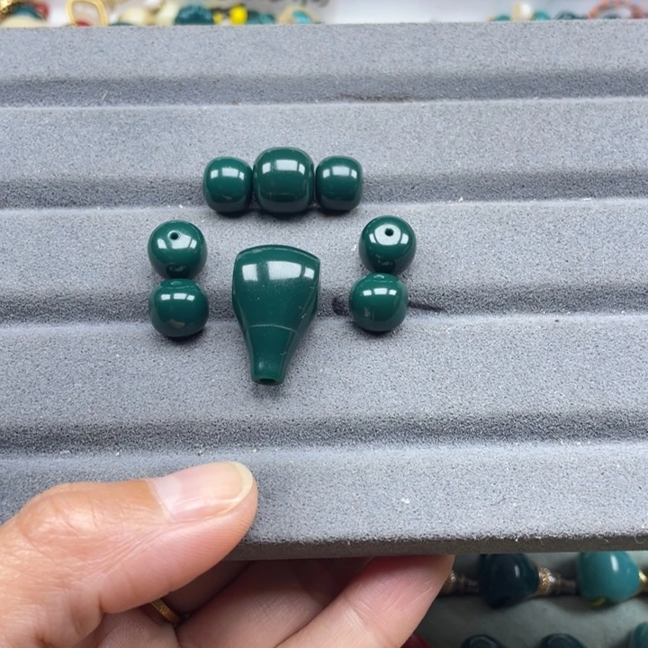 琉璃颈饰雪巴琉璃配饰