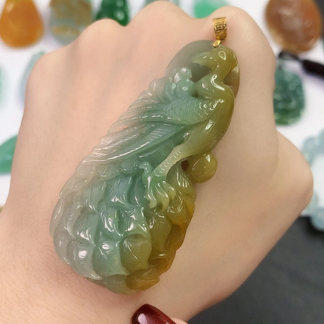 翡翠18K金镶嵌颈饰凤穿牡丹