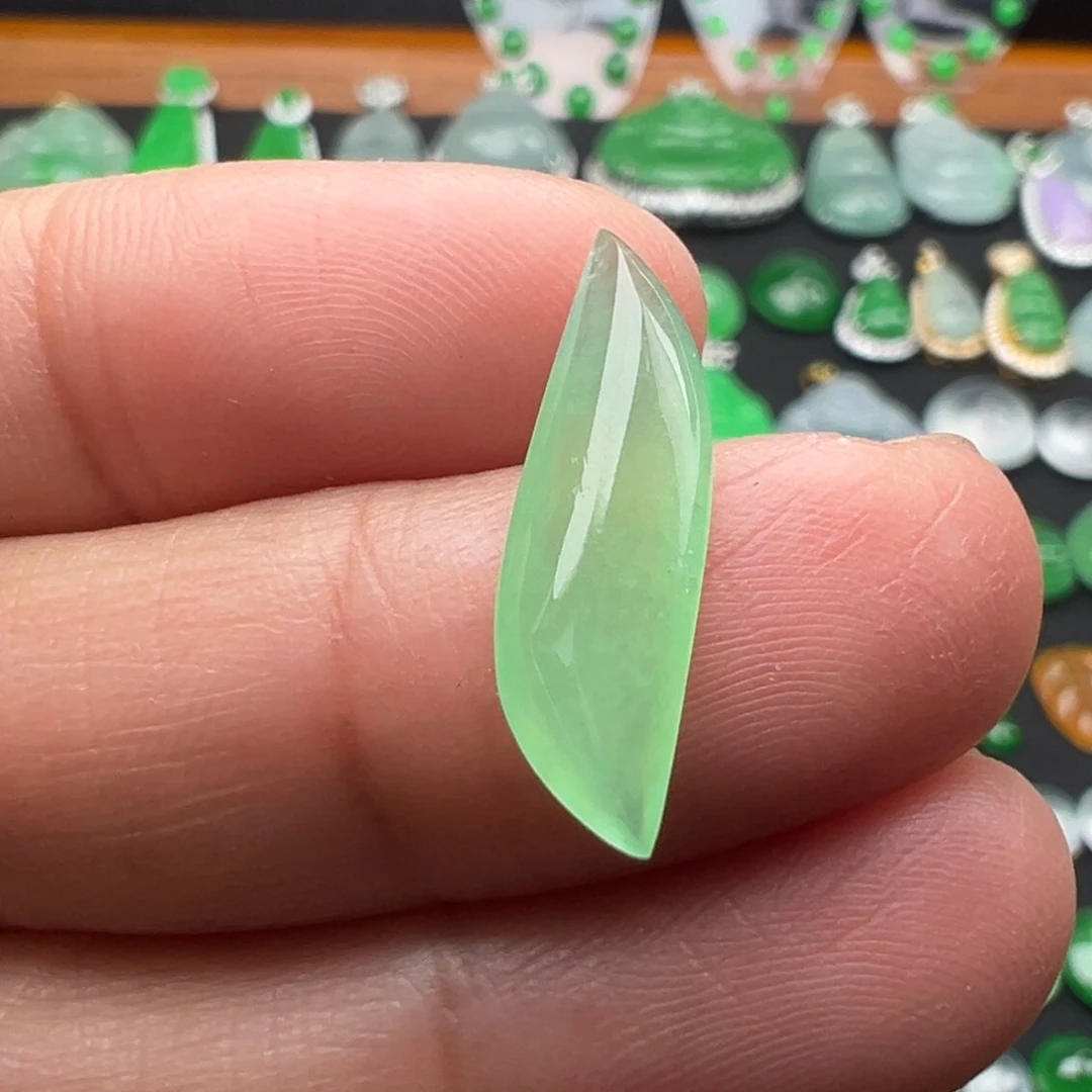 翡翠颈饰未镶嵌随形20.5