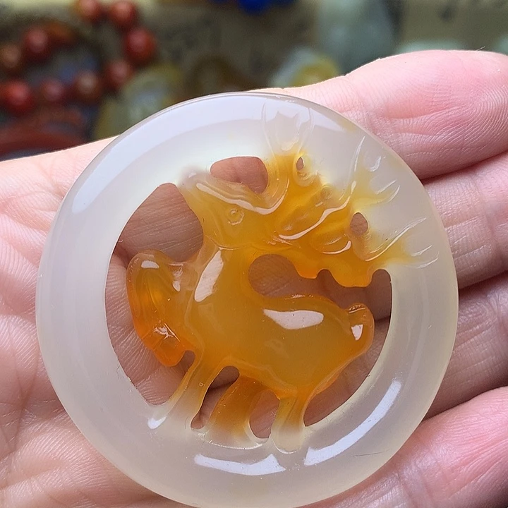 用***8玛瑙/玉髓未镶嵌珠宝奇石挂