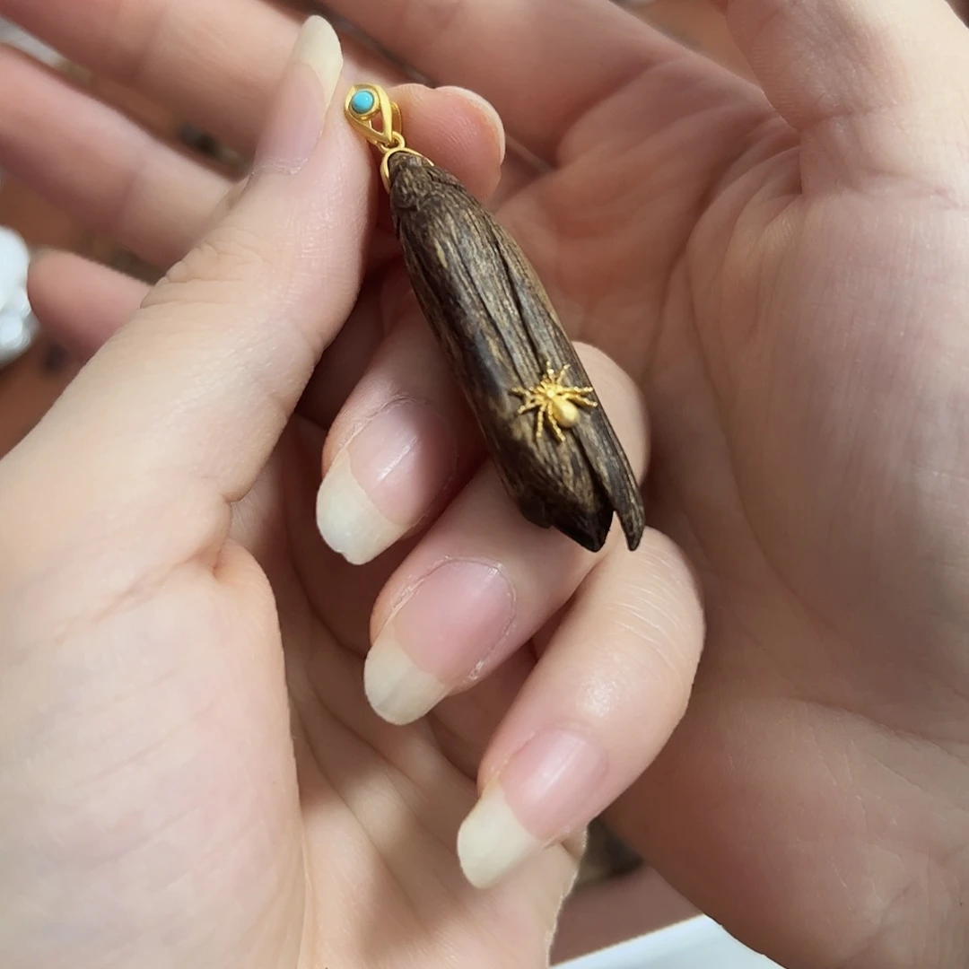 沉香碎屑沉香马来 18k金 重:3.22g