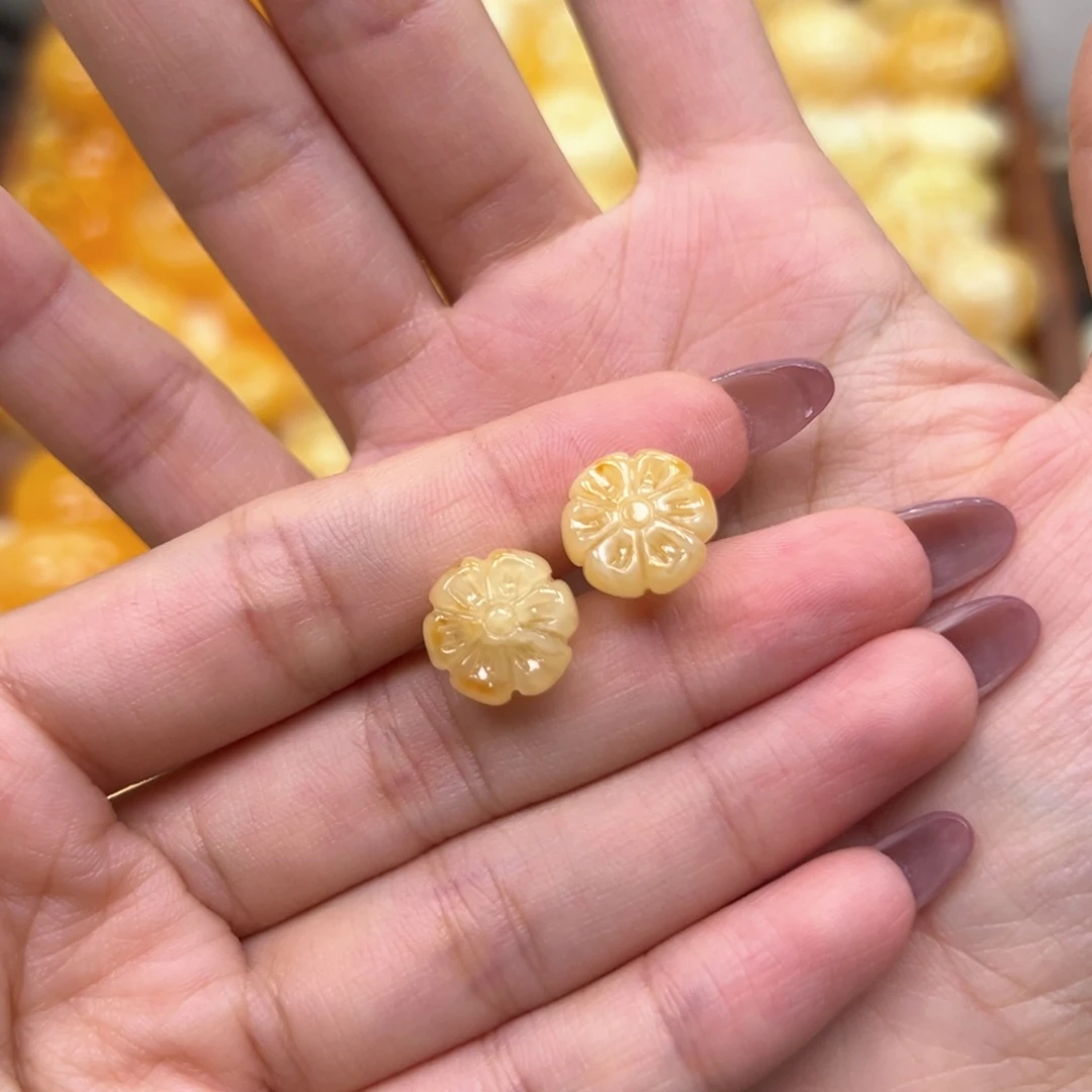 琥珀未镶嵌颈饰蜜蜡