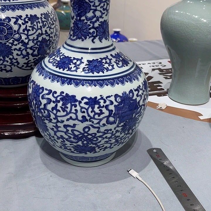 上***缘摆件两个32cm青花八宝瓶